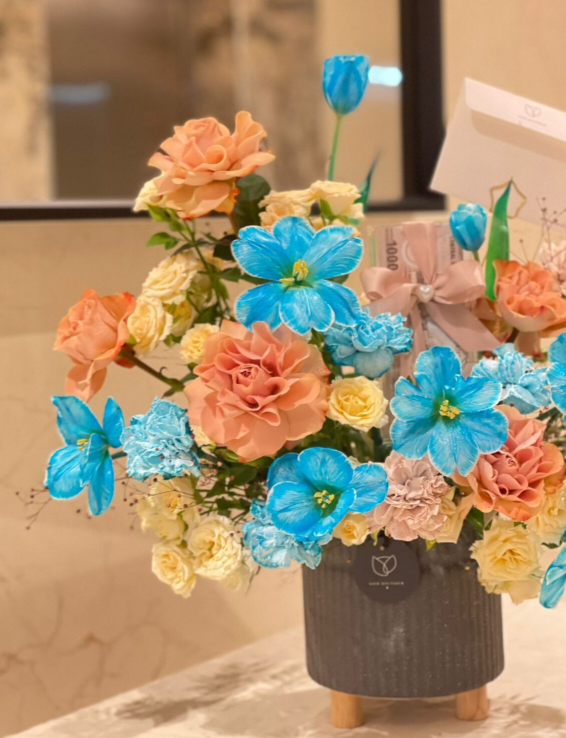 Cappuccino Rose and Blue Tulips